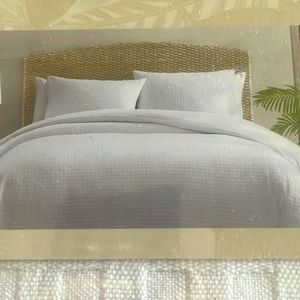 New Tommy Bahama Queen Duvet Set Color White 100% Cotton Geometric Square
